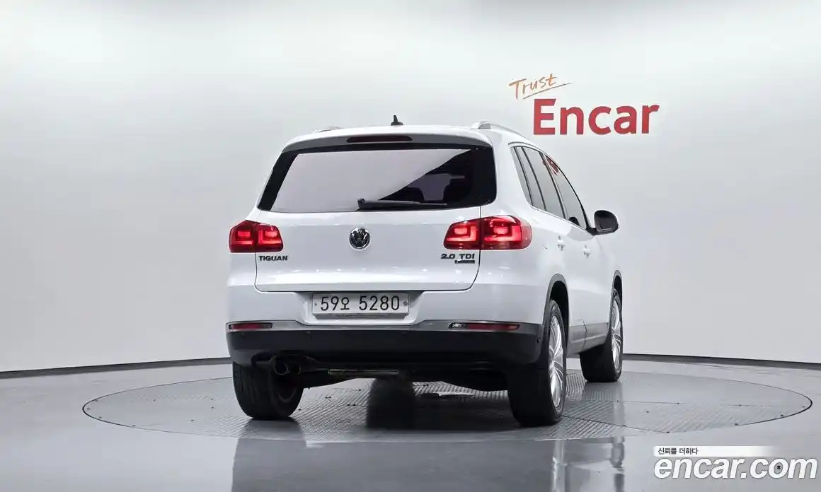 Volkswagen Tiguan 2014 2.0 гидро в Москве № 1765276, фото 4