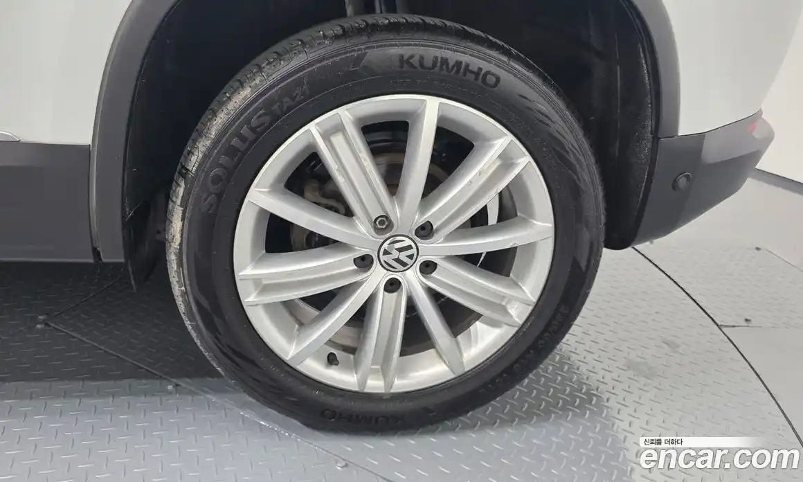 Volkswagen Tiguan 2014 2.0 гидро в Москве № 1765276, фото 7