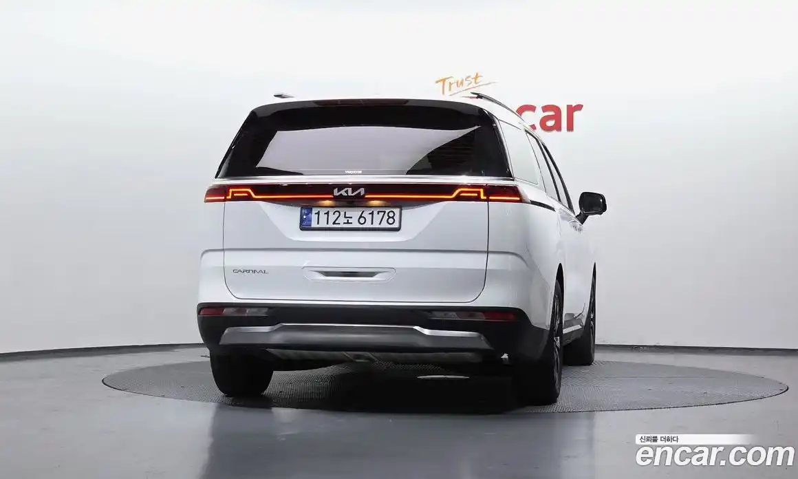 Kia Canival 2023 3.5 гидро в Москве № 1831995, фото 4