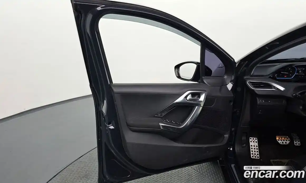 Peugeot 2008 2019 1.5 гидро в Москве, фото 14