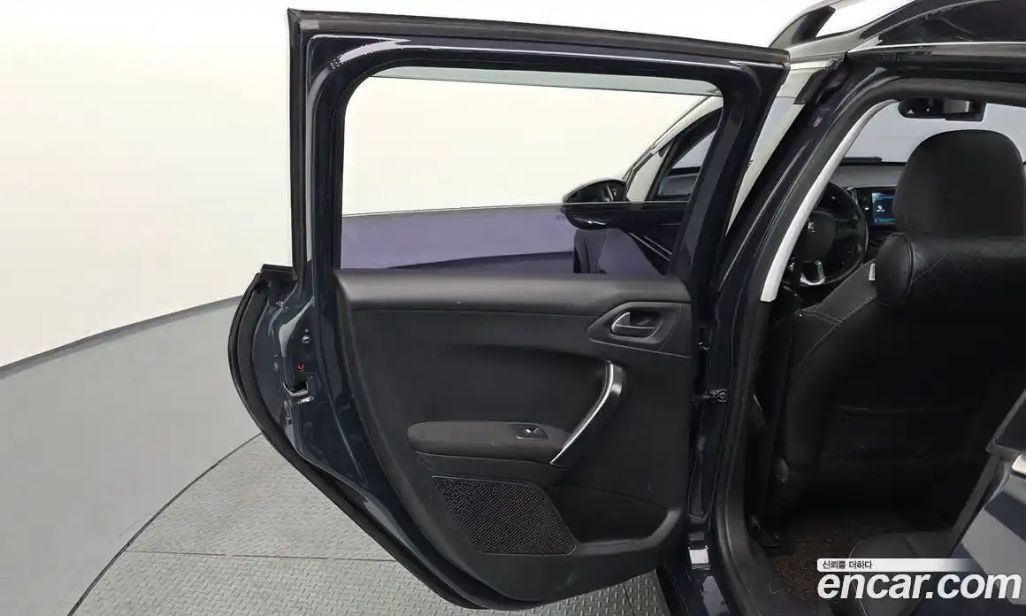 Peugeot 2008 2019 1.5 гидро в Москве, фото 15