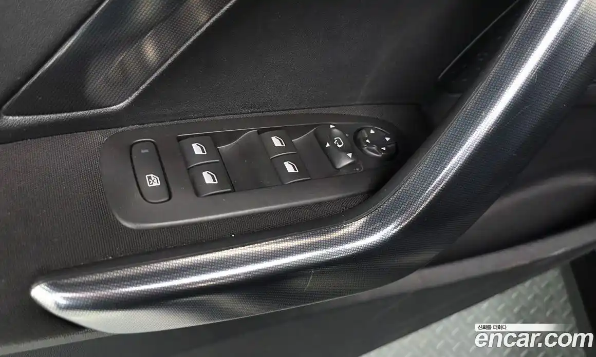 Peugeot 2008 2019 1.5 гидро в Москве, фото 28