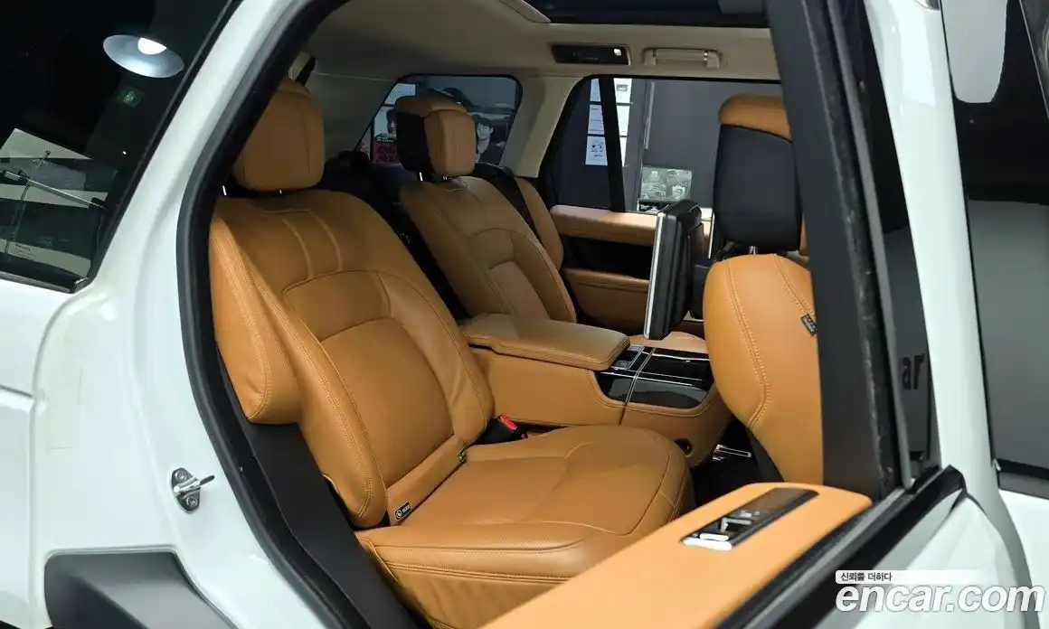 Land Rover Range-Rover 2018 4.4 гидро в Москве № 894752, фото 11