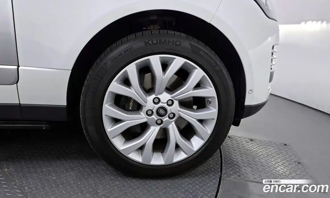 Land Rover Range-Rover 2018 4.4 гидро в Москве № 894752, фото 4