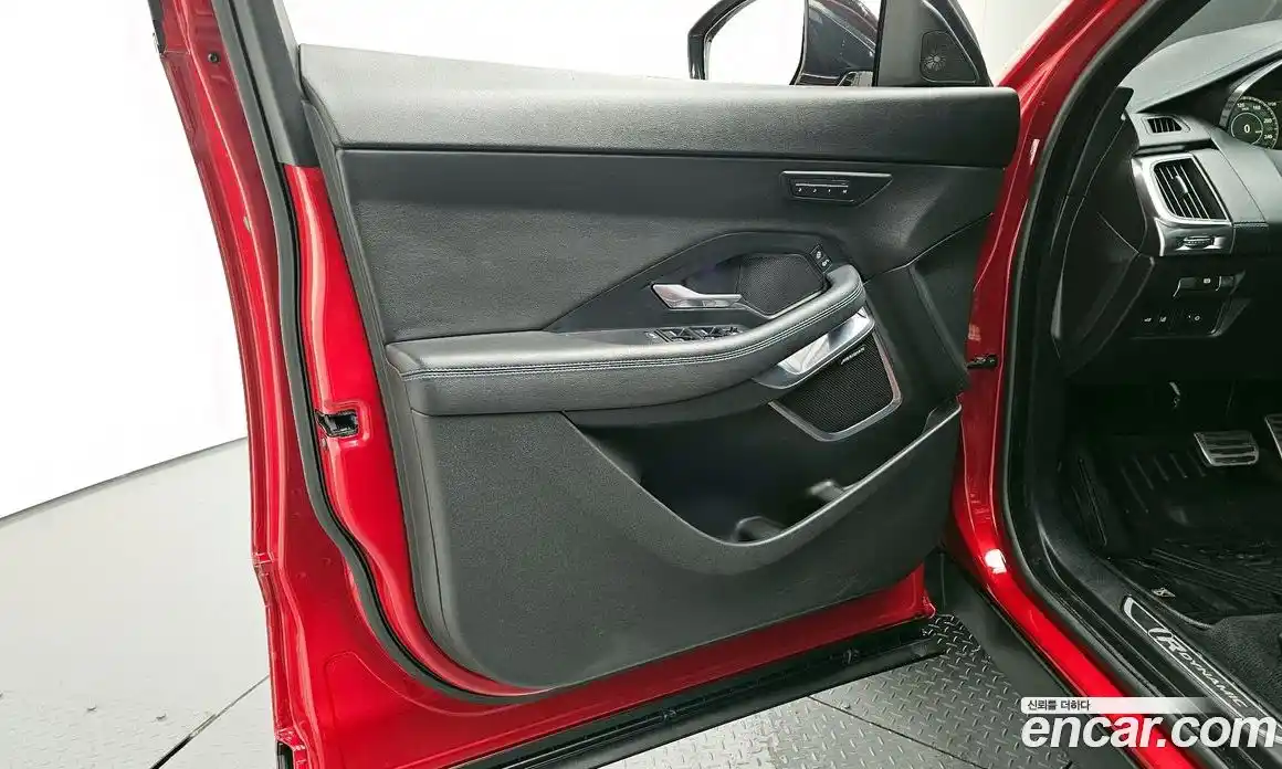 Jaguar E-Pace 2018 2.0 гидро в Москве № 1421777, фото 14