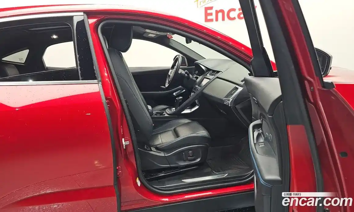 Jaguar E-Pace 2018 2.0 гидро в Москве № 1421777, фото 17