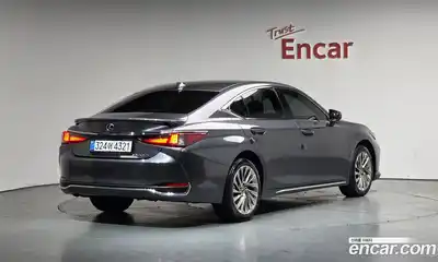 Lexus ES, 2025