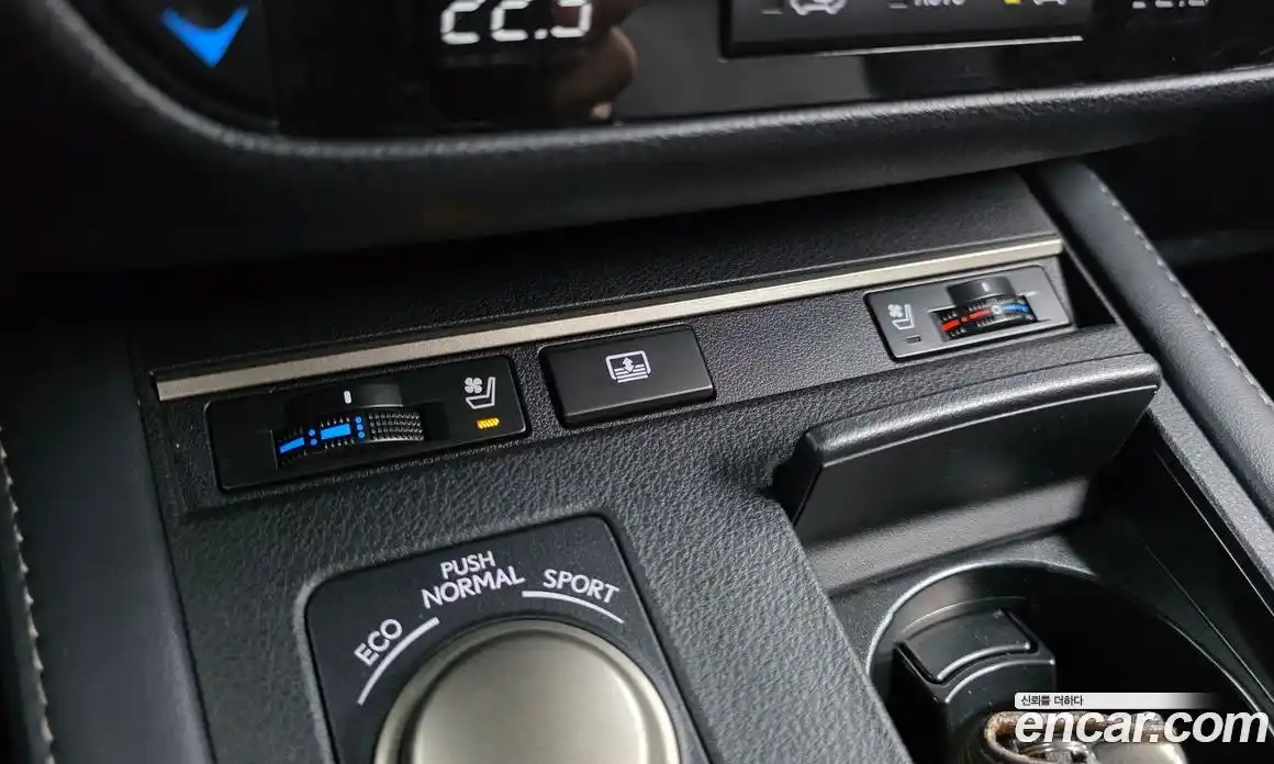 Lexus ES 2018 2.5 гидро в Москве № 1423977, фото 32