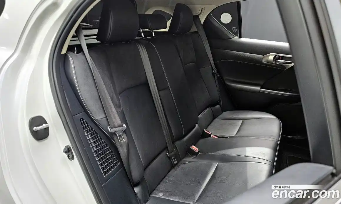 Lexus CT200h 2018 1.8 гидро в Москве № 1423986, фото 18