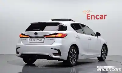 Lexus CT200h 2018 1.8 гидро в Москве № 1423986, миниатюра 2