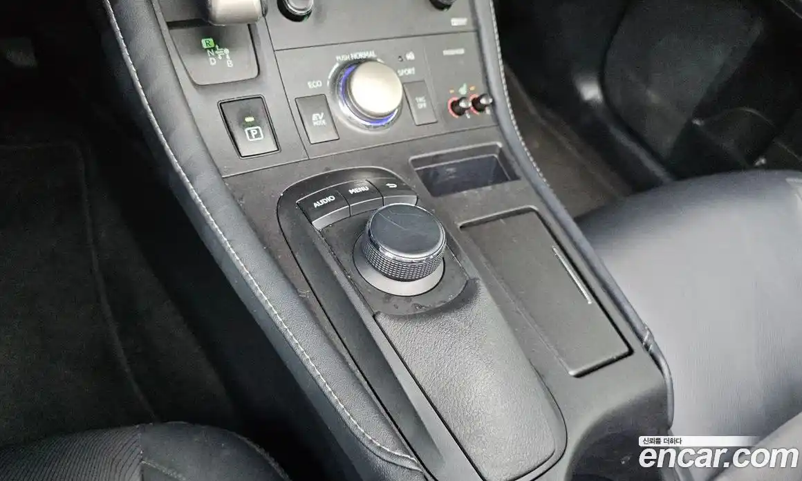 Lexus CT200h 2018 1.8 гидро в Москве № 1423986, фото 22