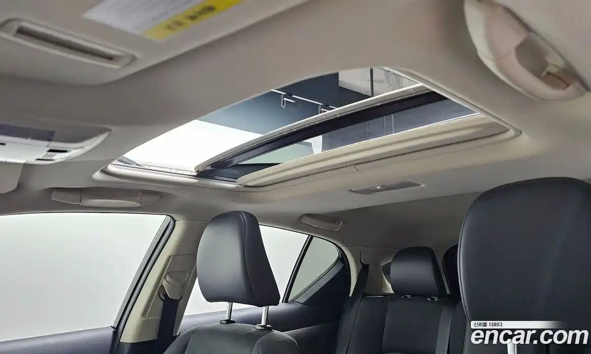 Lexus CT200h 2018 1.8 гидро в Москве № 1423986, фото 25