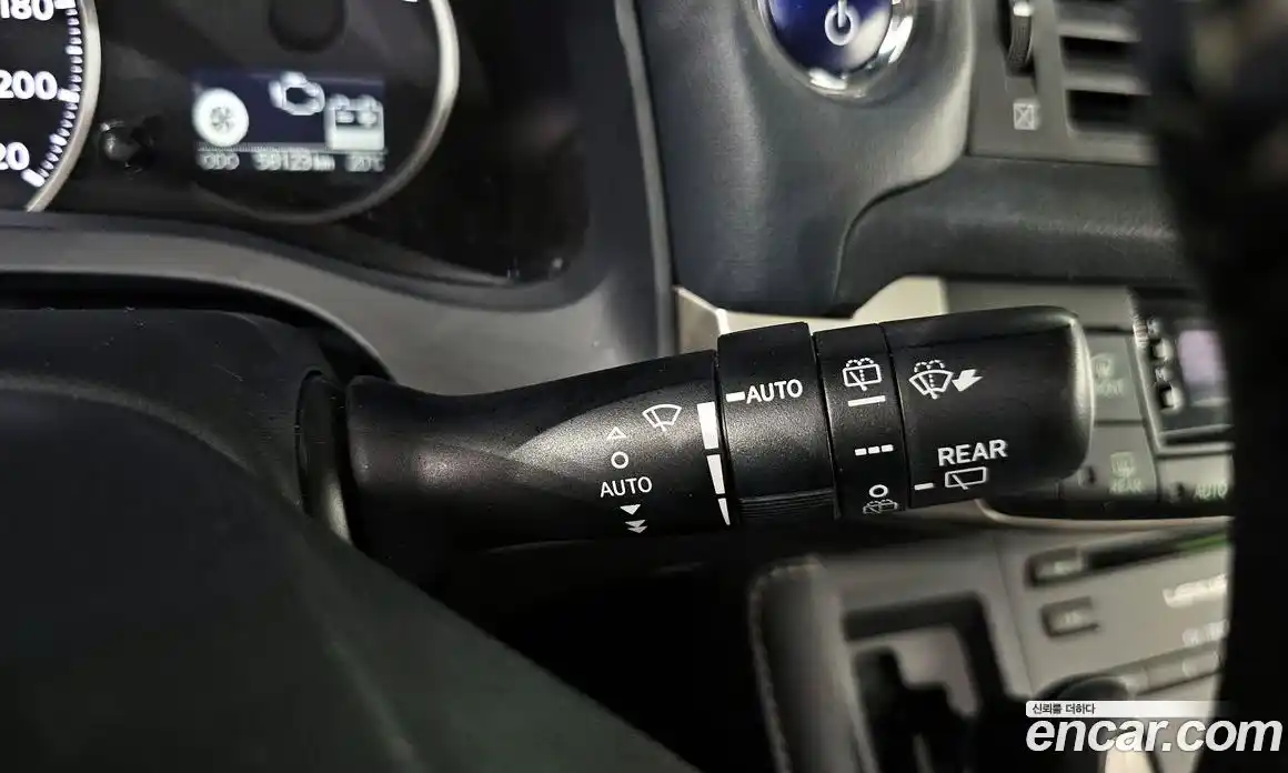 Lexus CT200h 2018 1.8 гидро в Москве № 1423986, фото 28