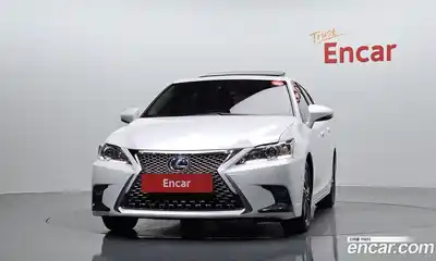 Lexus CT200h 2018 1.8 гидро в Москве № 1423986, миниатюра 3