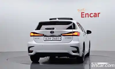 Lexus CT200h 2018 1.8 гидро в Москве № 1423986, миниатюра 4