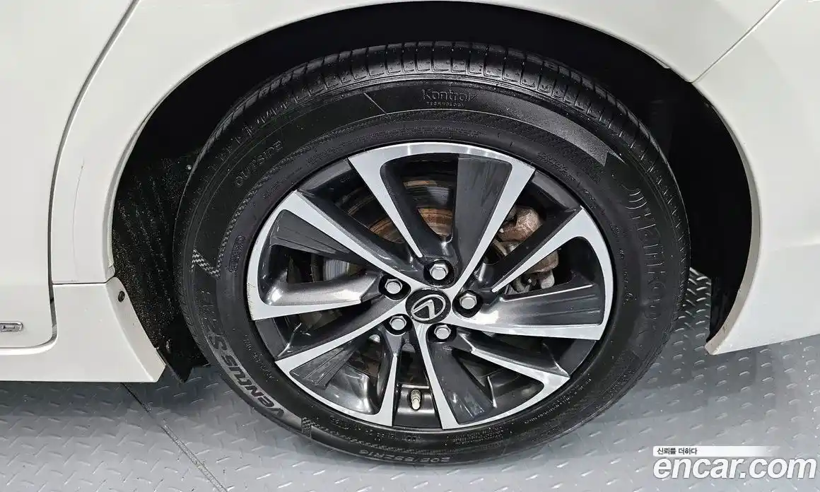 Lexus CT200h 2018 1.8 гидро в Москве № 1423986, фото 7