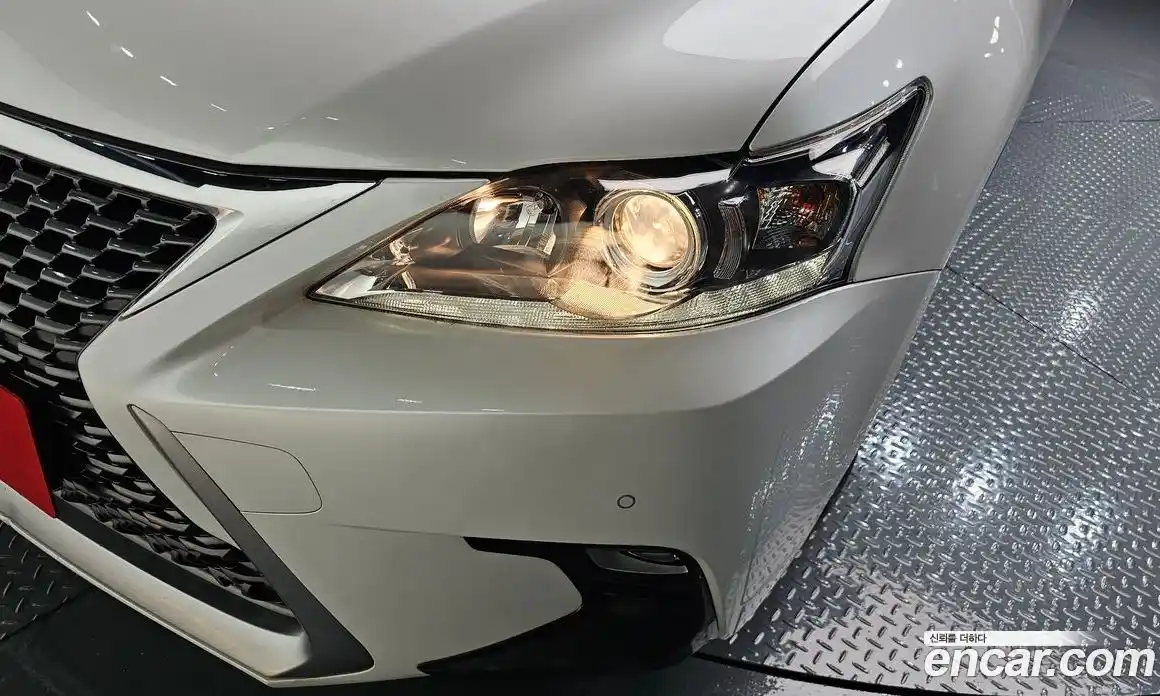 Lexus CT200h 2018 1.8 гидро в Москве № 1423986, фото 8