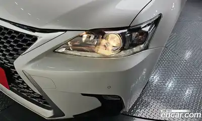 Lexus CT200h 2018 1.8 гидро в Москве № 1423986, миниатюра 8