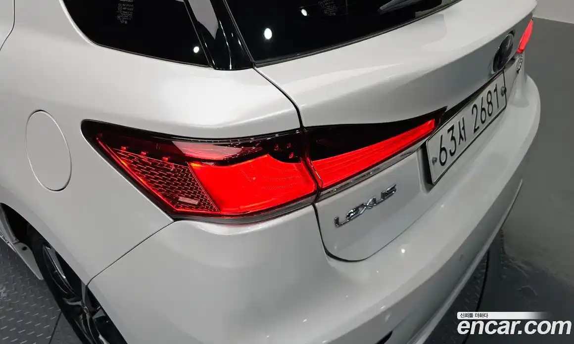 Lexus CT200h 2018 1.8 гидро в Москве № 1423986, фото 9
