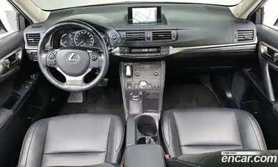 Lexus CT200h 2018 1.8 гидро в Москве № 1423986, миниатюра 10