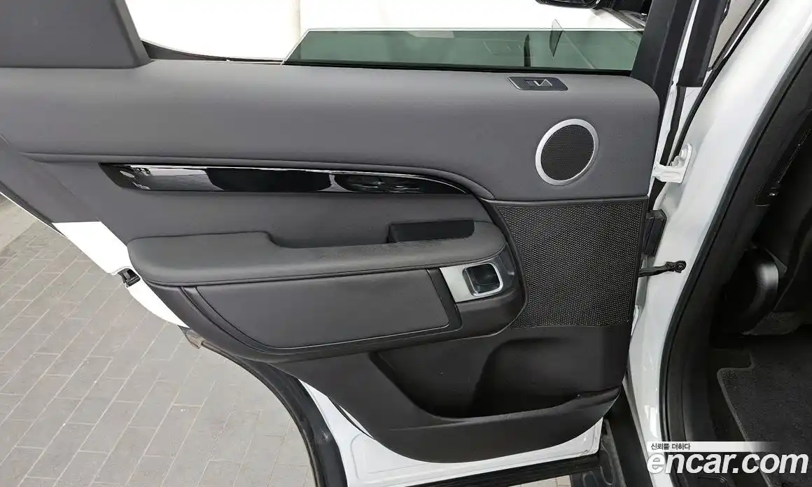 Land Rover Discovery 2018 2.0 гидро в Москве № 1547568, фото 15