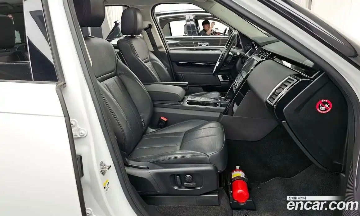 Land Rover Discovery 2018 2.0 гидро в Москве № 1547568, фото 18