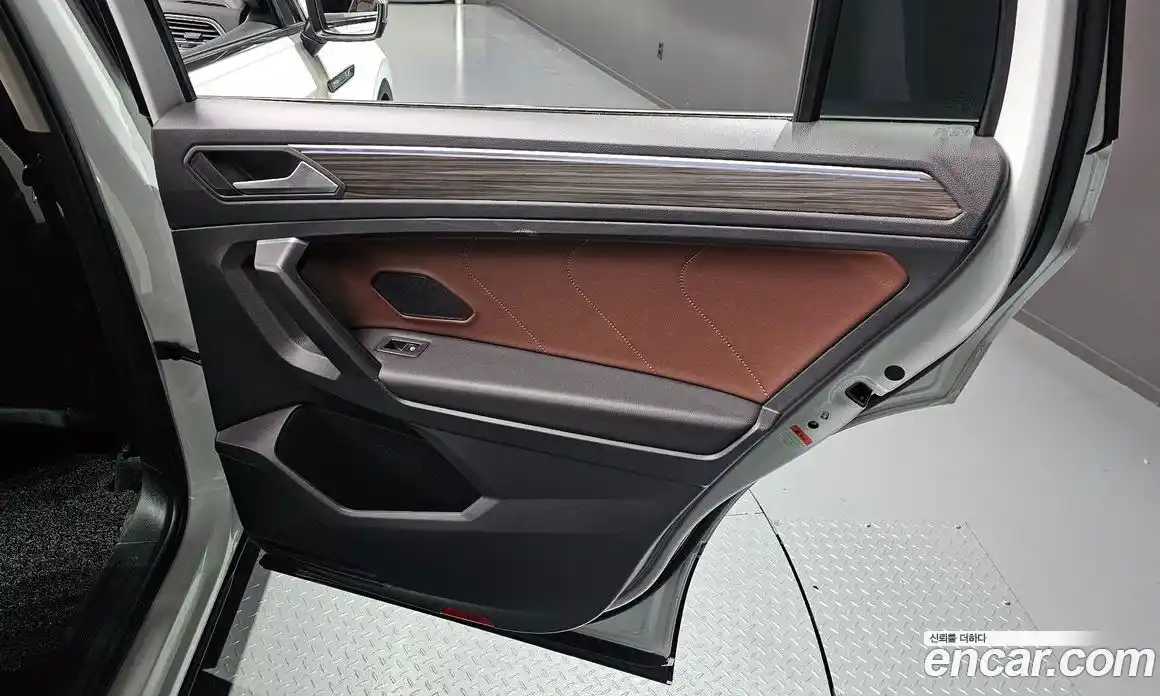 Volkswagen Tiguan 2023 2.0 гидро в Москве № 1693121, фото 15