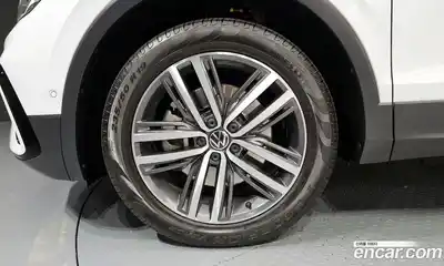 Volkswagen Tiguan 2023 2.0 гидро в Москве № 1693121, миниатюра 5
