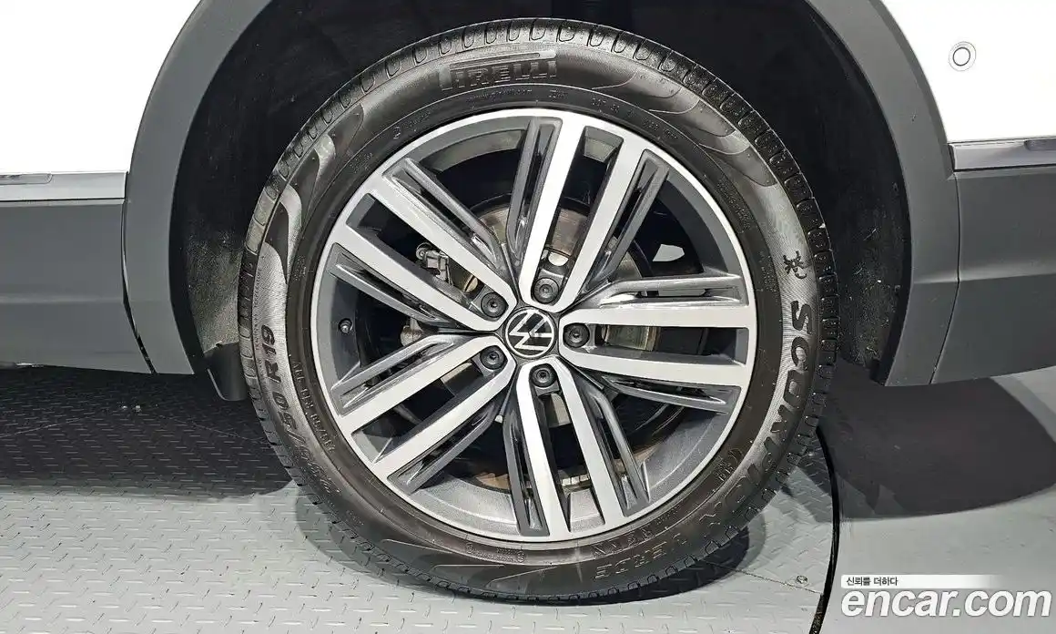 Volkswagen Tiguan 2023 2.0 гидро в Москве № 1693121, фото 7