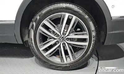 Volkswagen Tiguan 2023 2.0 гидро в Москве № 1693121, миниатюра 7