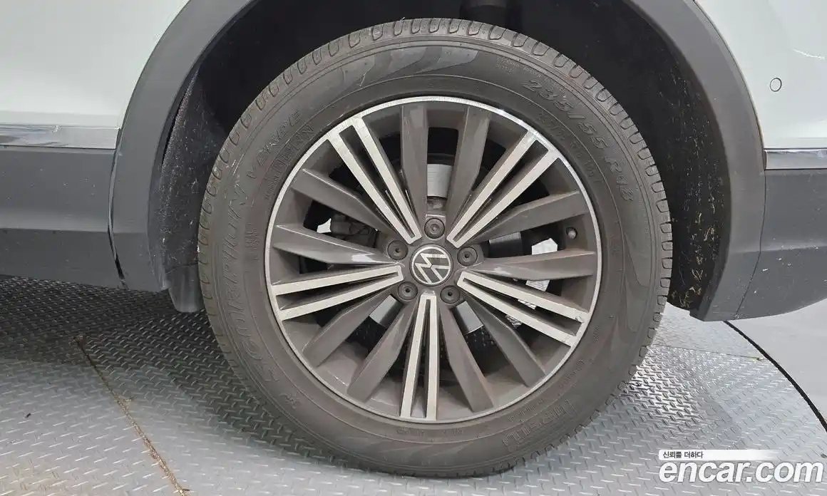 Volkswagen Tiguan 2022 2.0 гидро в Москве № 1693169, фото 7