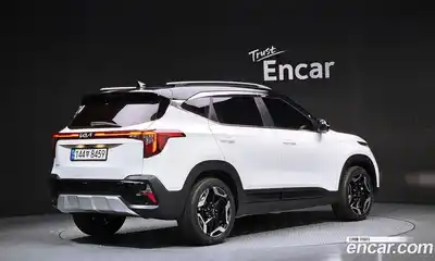 Kia Seltos 2023 1.6 гидро в Москве № 1832096, миниатюра 2