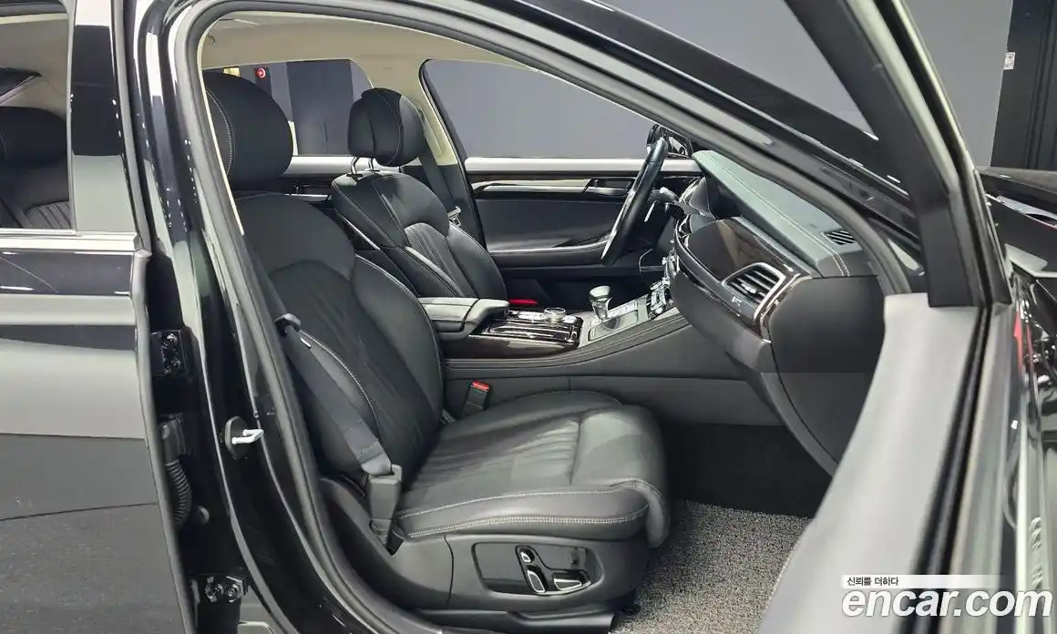Genesis G90 2019 3.8 гидро в Москве № 1832576, фото 10