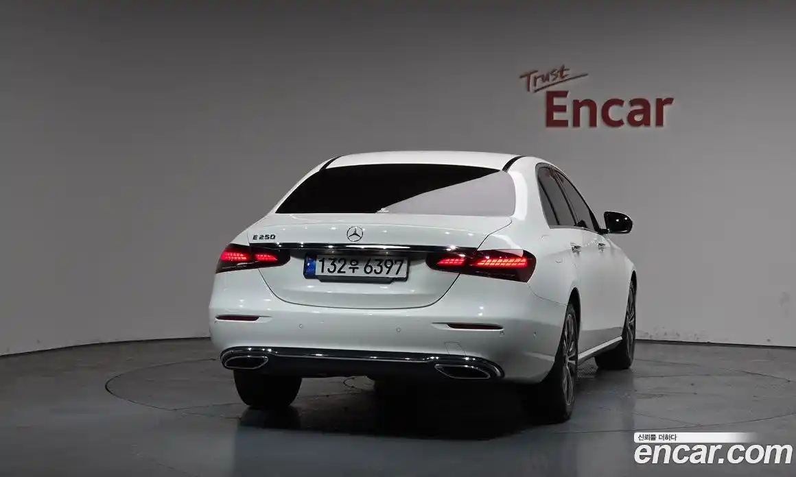 Mercedes-Benz E-Class 2022 2.0 гидро в Москве № 1832785, фото 3
