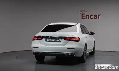 Mercedes-Benz E-Class 2022 2.0 гидро в Москве № 1832785, миниатюра 3