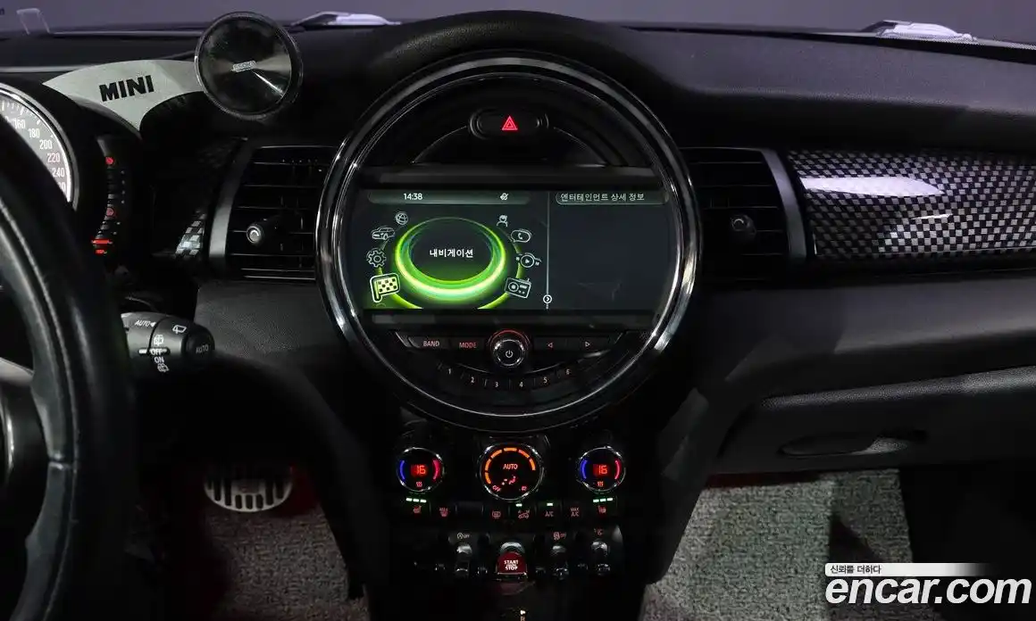 Mini Cooper 2015 2.0 гидро в Москве № 1837714, фото 14