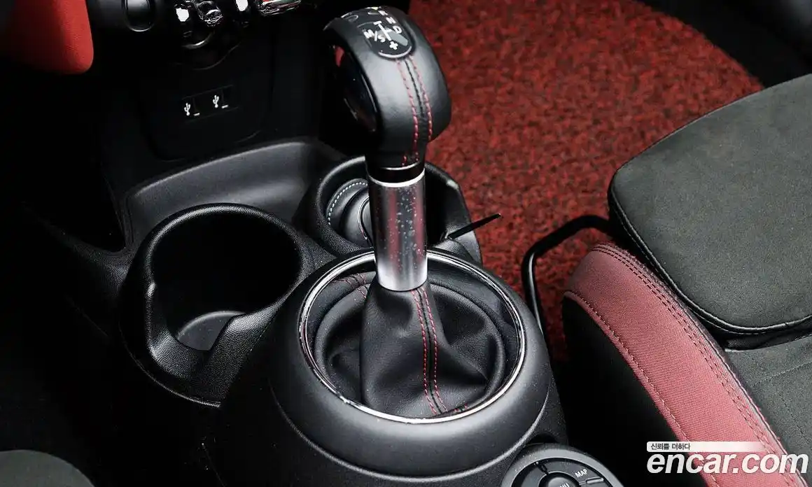 Mini Cooper Convertible 2019 2.0 гидро в Москве № 1837763, фото 9