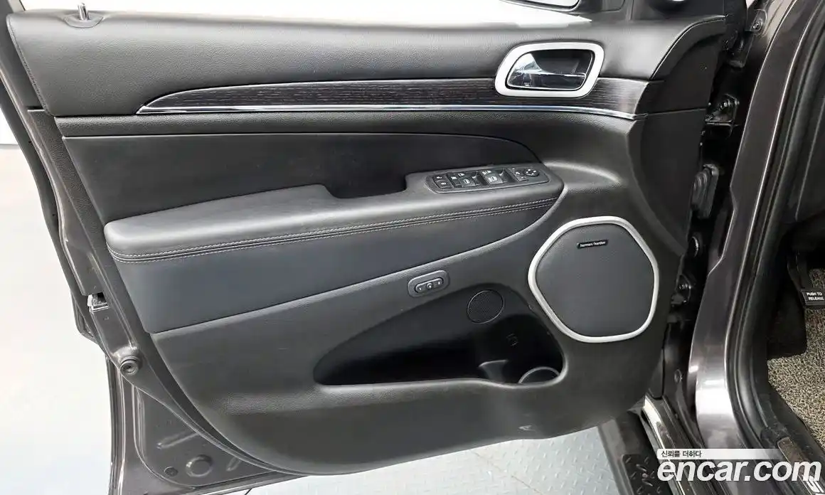 Jeep Cherokee 2019 3.6 гидро в Москве № 1838421, фото 14