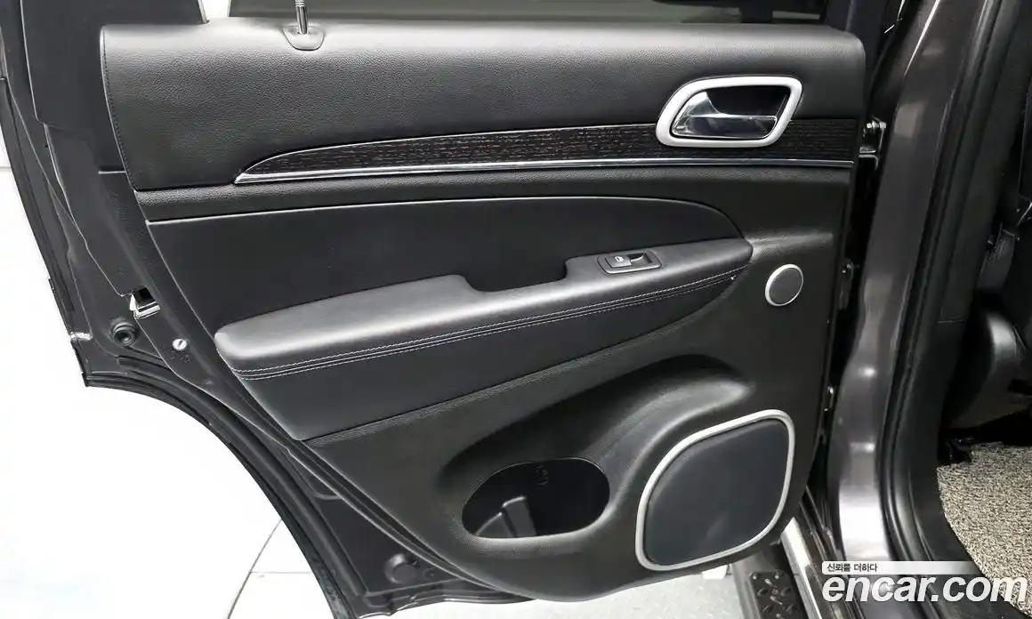 Jeep Cherokee 2019 3.6 гидро в Москве № 1838421, фото 15