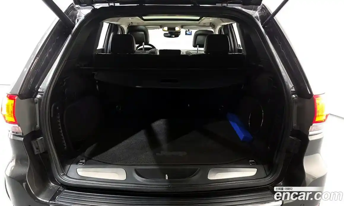 Jeep Cherokee 2019 3.6 гидро в Москве № 1838421, фото 28