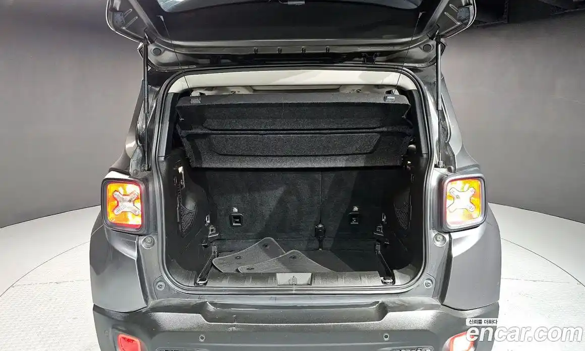 Jeep Renegade 2017 2.4 гидро в Москве № 1838426, фото 20