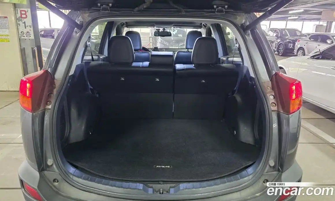 Toyota RAV4 2014 2.5 гидро в Москве № 1838565, фото 13