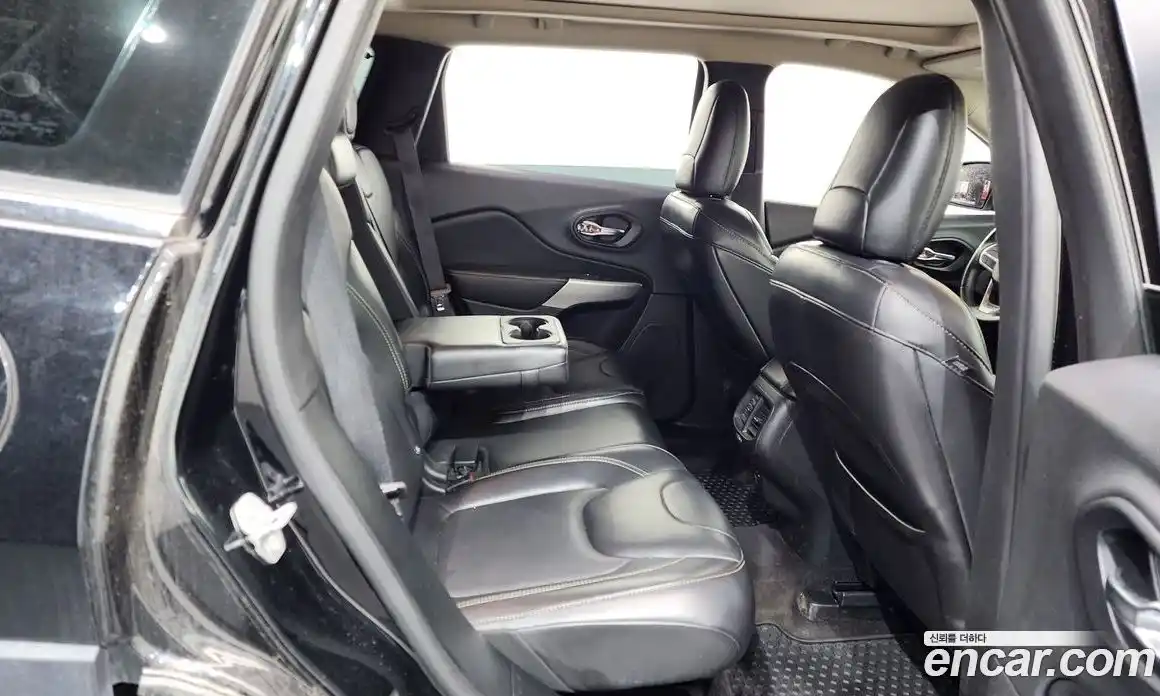 Jeep Cherokee 2017 2.4 гидро в Москве № 232644, фото 12