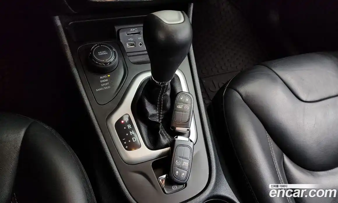 Jeep Cherokee 2017 2.4 гидро в Москве № 232644, фото 9