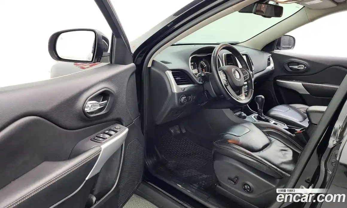 Jeep Cherokee 2017 2.4 гидро в Москве № 232644, фото 10