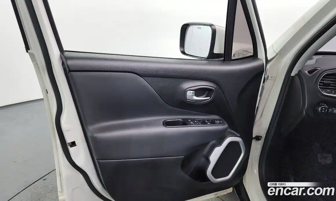 Jeep Renegade 2018 2.4 гидро в Москве № 1251646, фото 14
