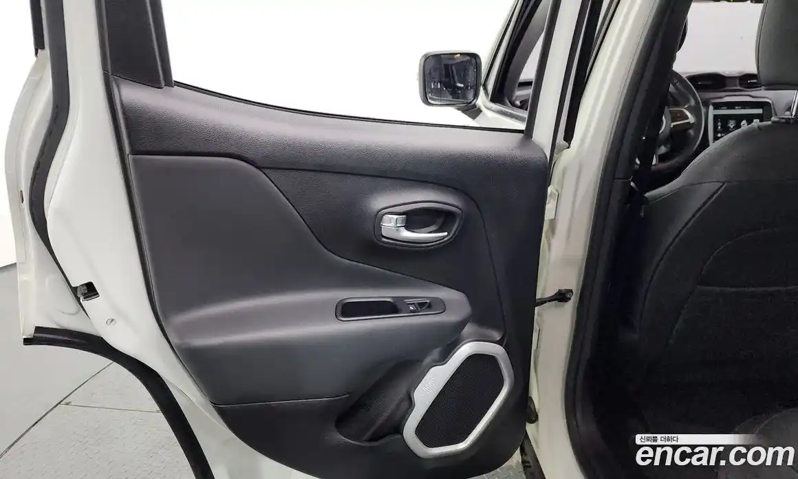 Jeep Renegade 2018 2.4 гидро в Москве № 1251646, фото 15
