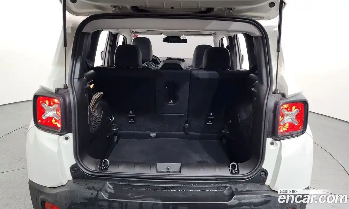 Jeep Renegade 2018 2.4 гидро в Москве № 1251646, фото 26