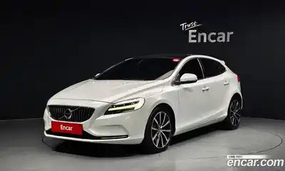 Volvo V40, 2018