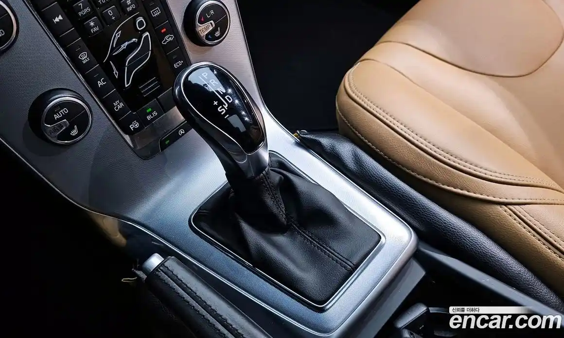 Volvo V40 2018 2.0 гидро в Москве № 1348831, фото 12